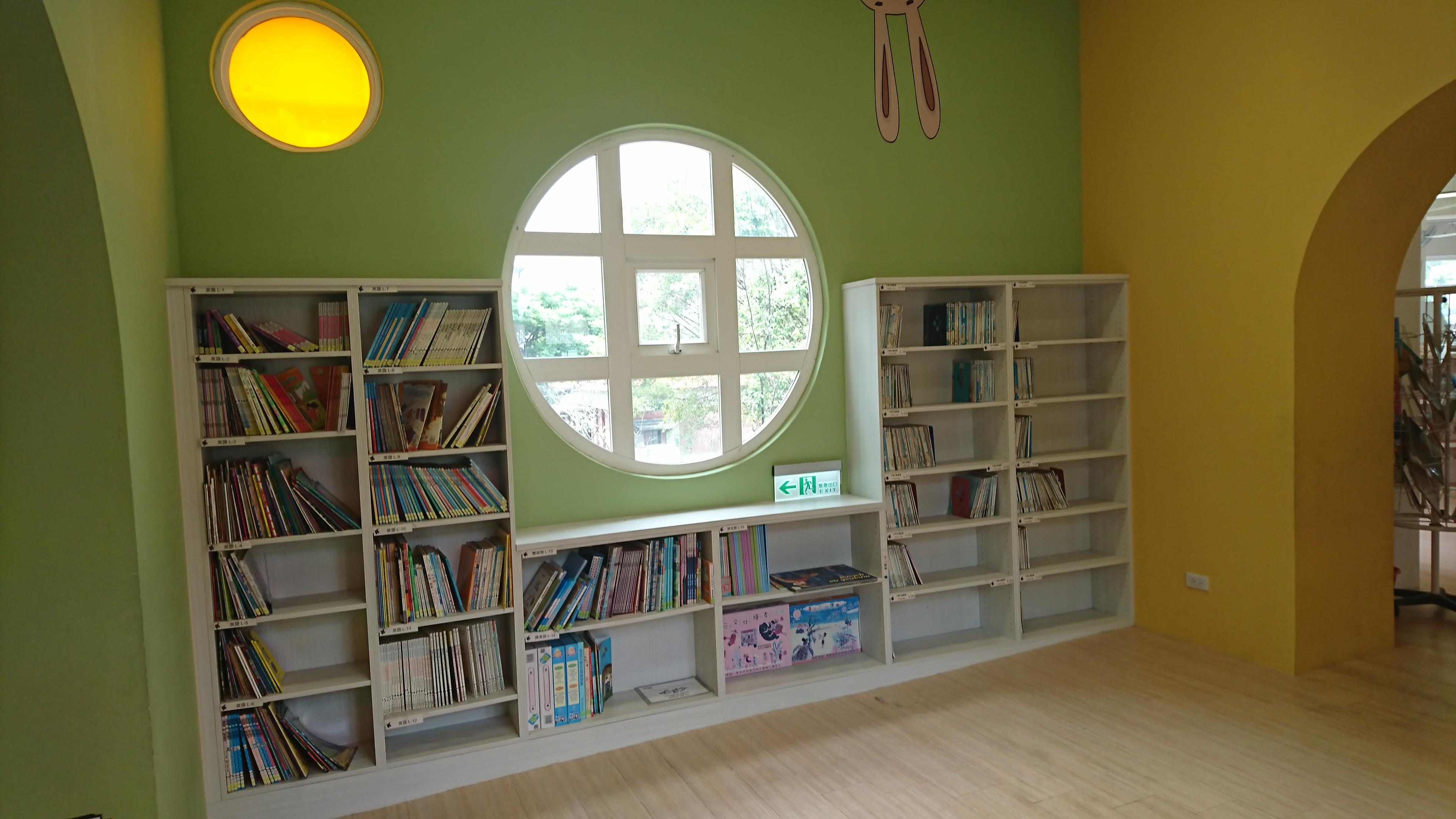 NC4-15.5 廊道圖書角落
