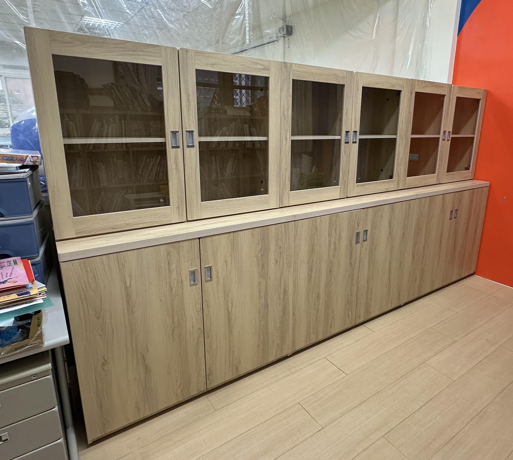 19.6 玻璃門資料櫃