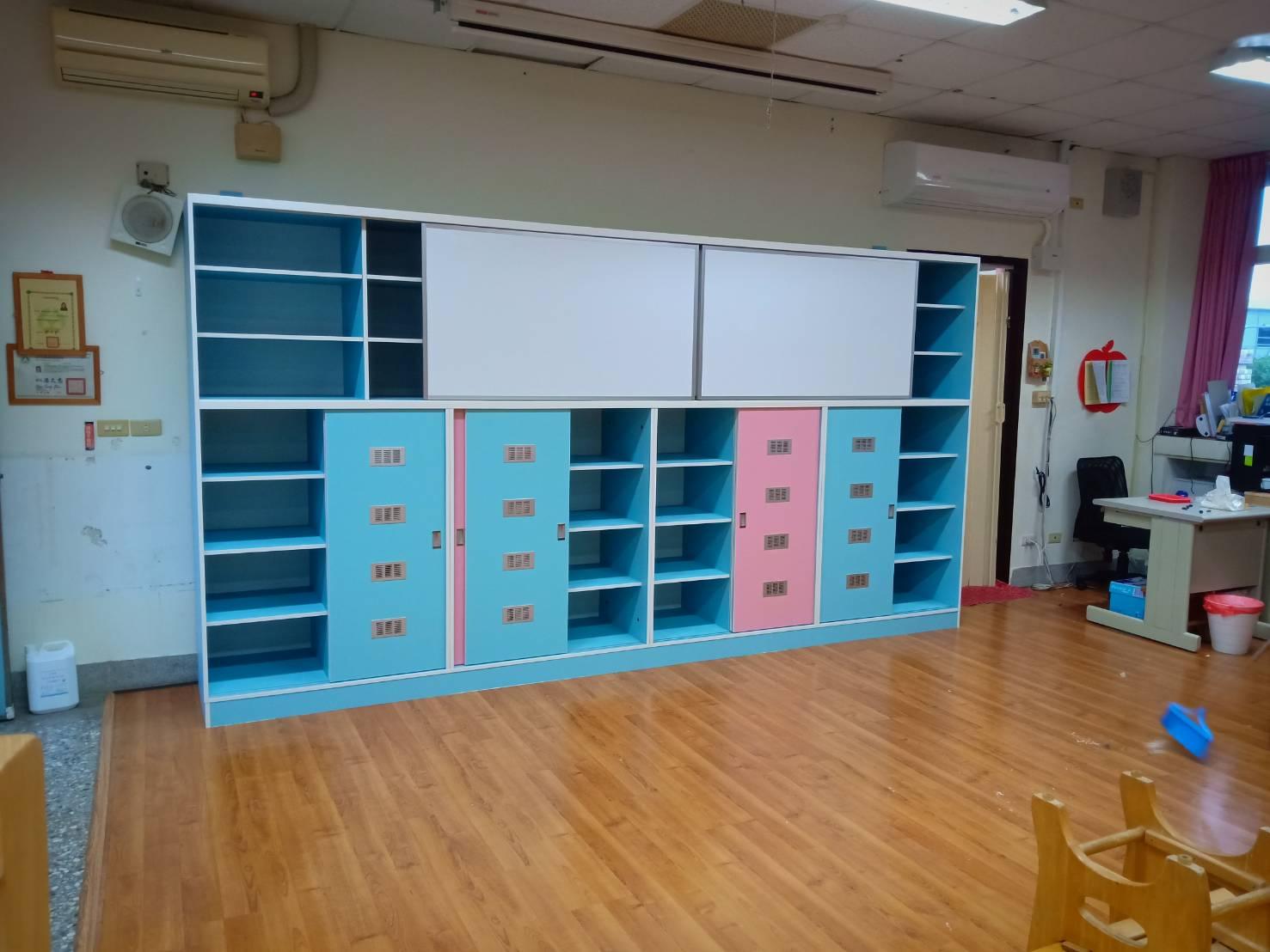 19.6 32人棉被白板櫃