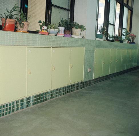 9.4 教室窗台置物櫃