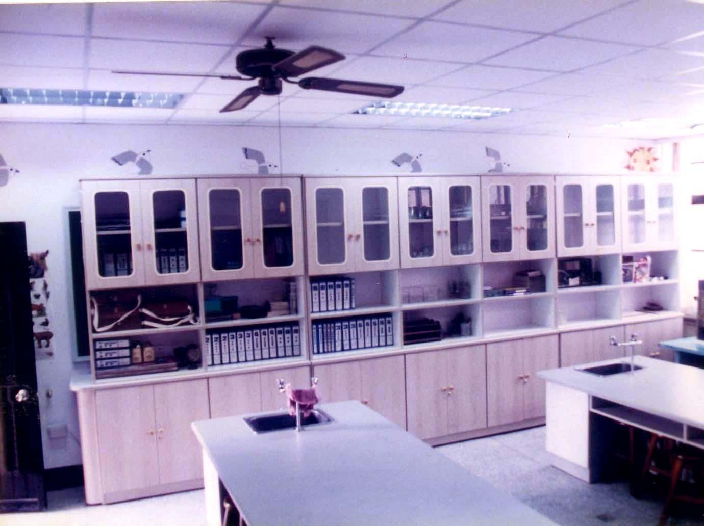 15.1 自然科教具器材櫃