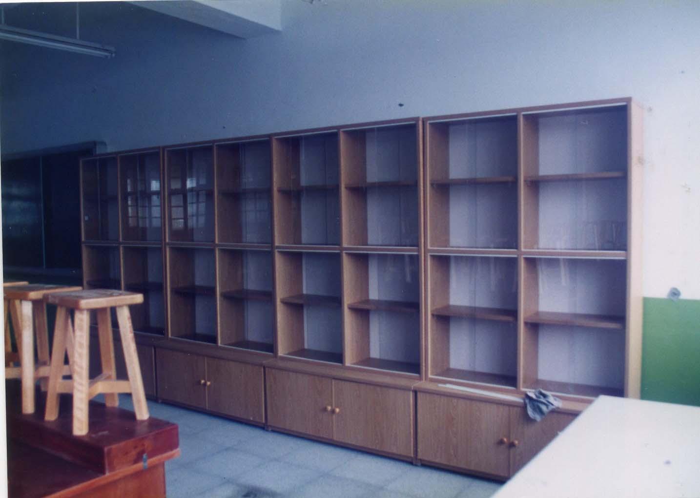 17.6 美勞作品展示器材櫃