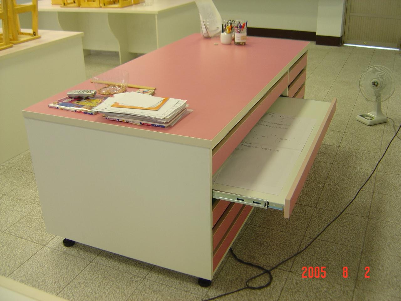 15.1 講桌圖紙櫃