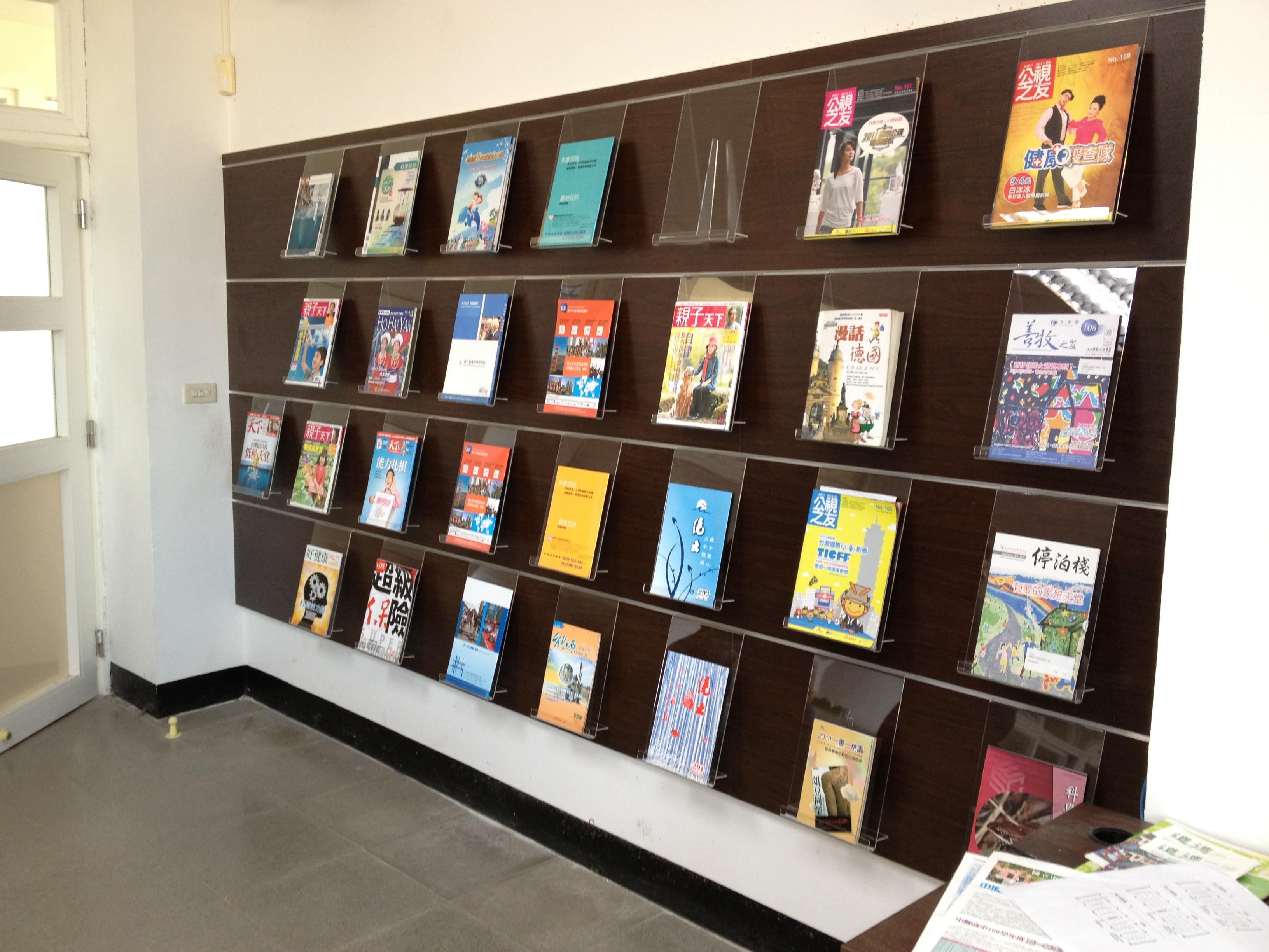 13.4 新書槽板架新書