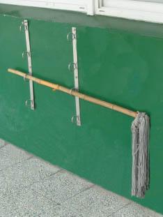 31.4 牆面拖把架