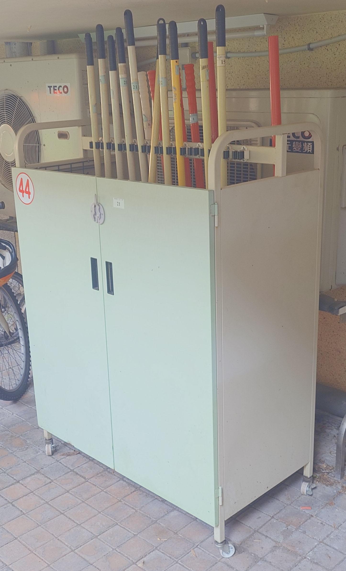 13.6 掃具櫃