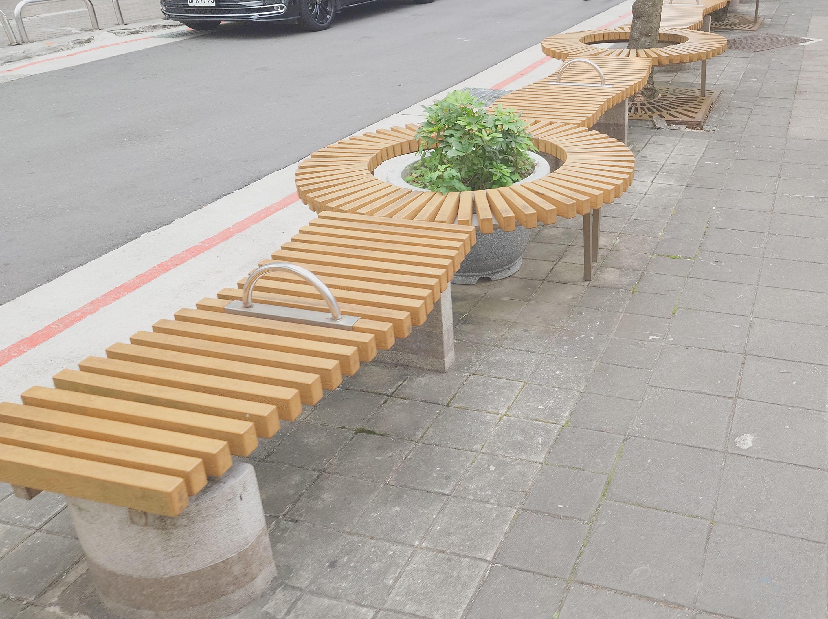 13.2 戶外環木椅