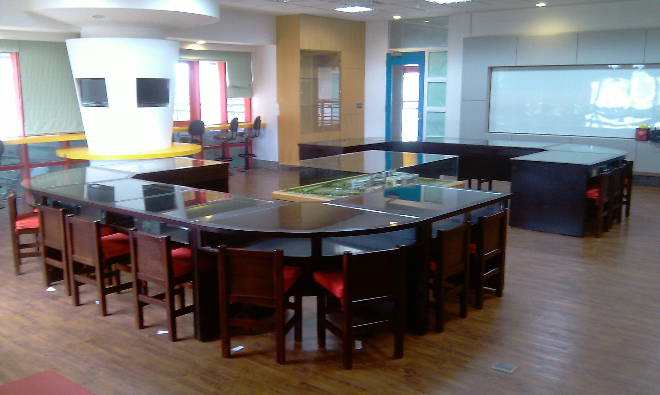 11.4 玻璃展示會議桌