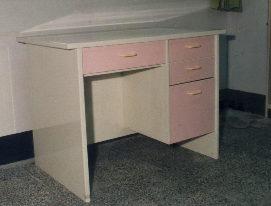 35.5 辦公桌實例(塑鋼桌)