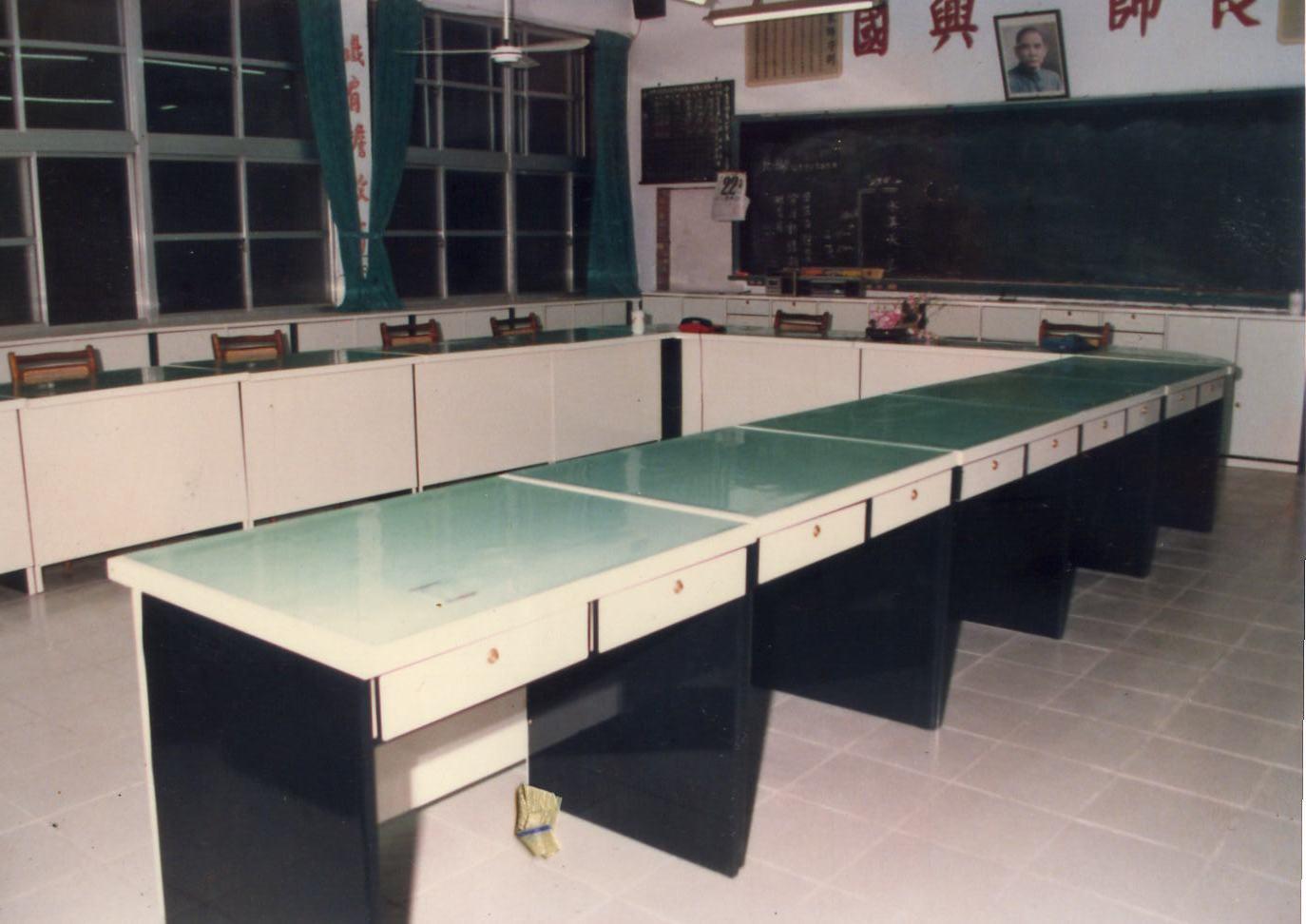 31.5 辦公桌實例(塑鋼)