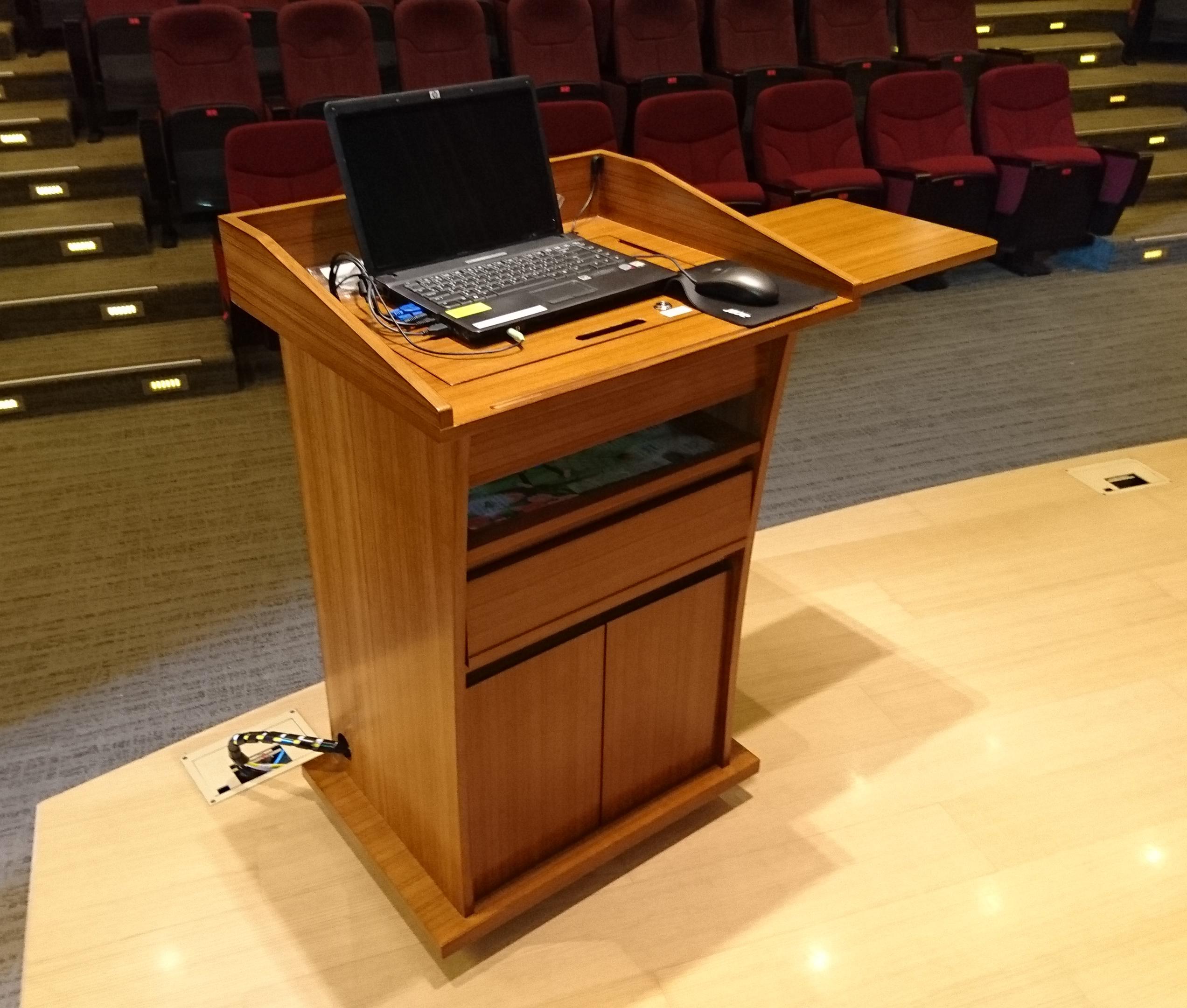 11.1 全功能簡報桌