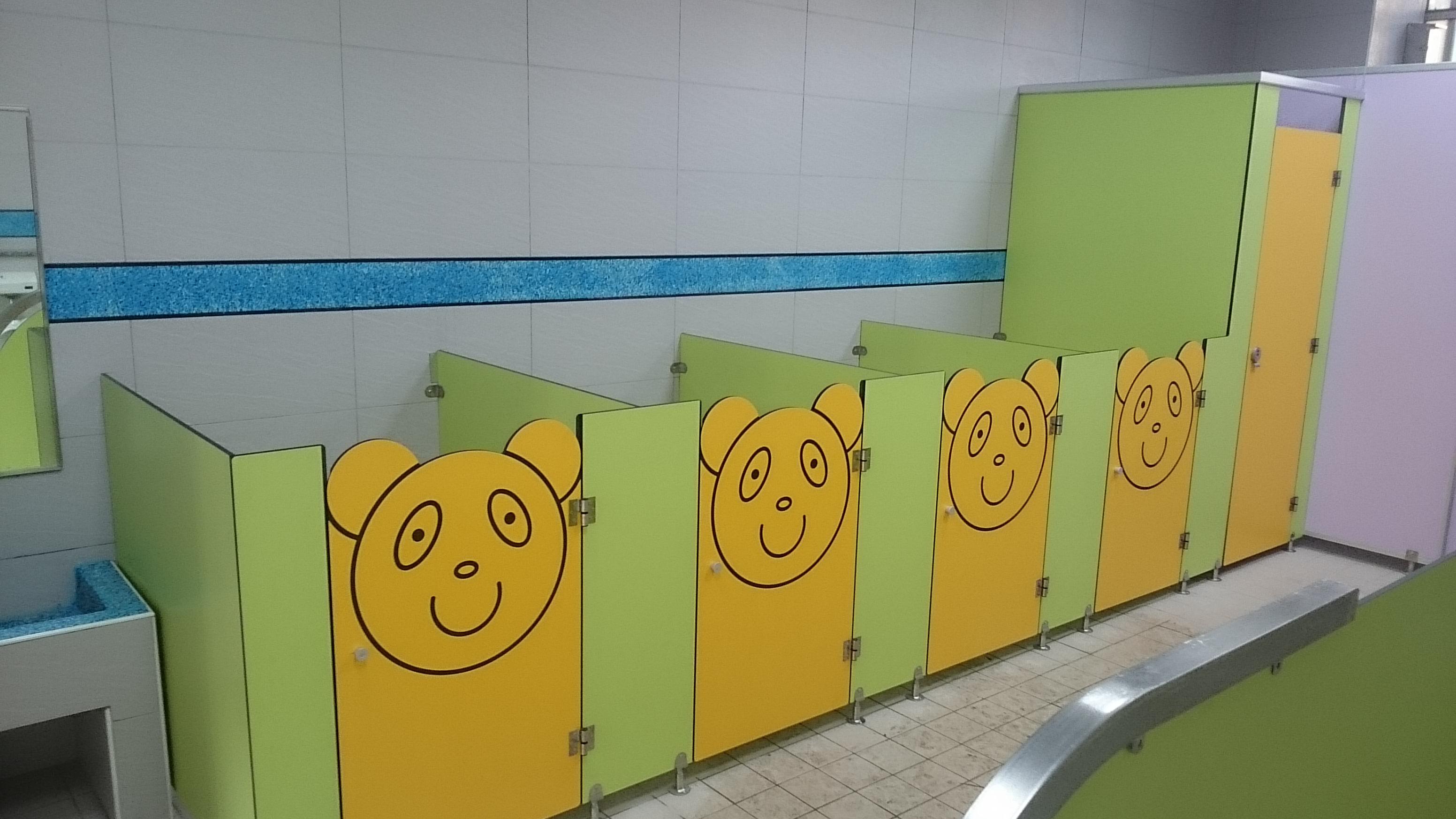 1.3 幼兒 女生馬桶 隔間導擺