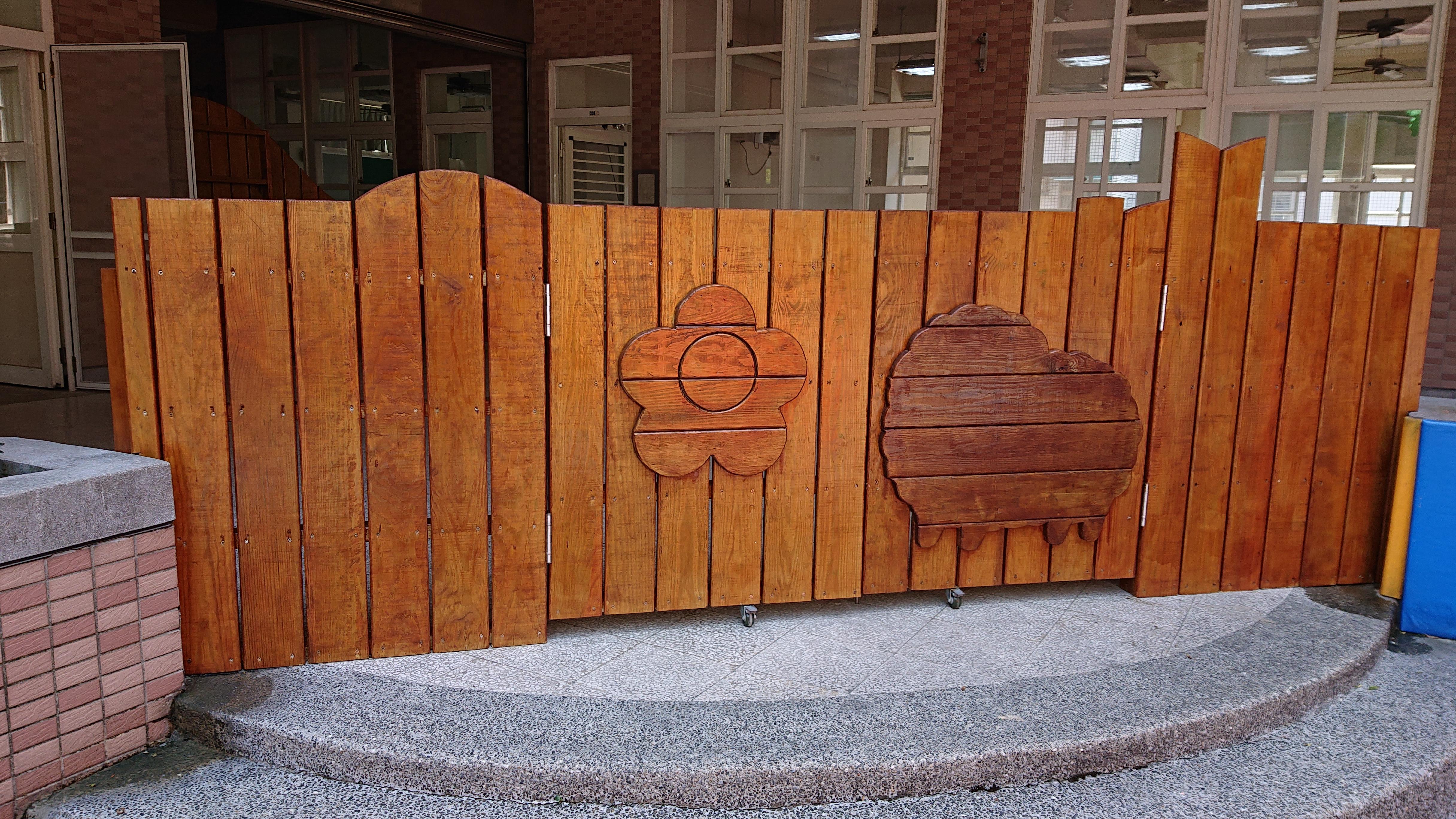 3.1 原木雕刻圍柵