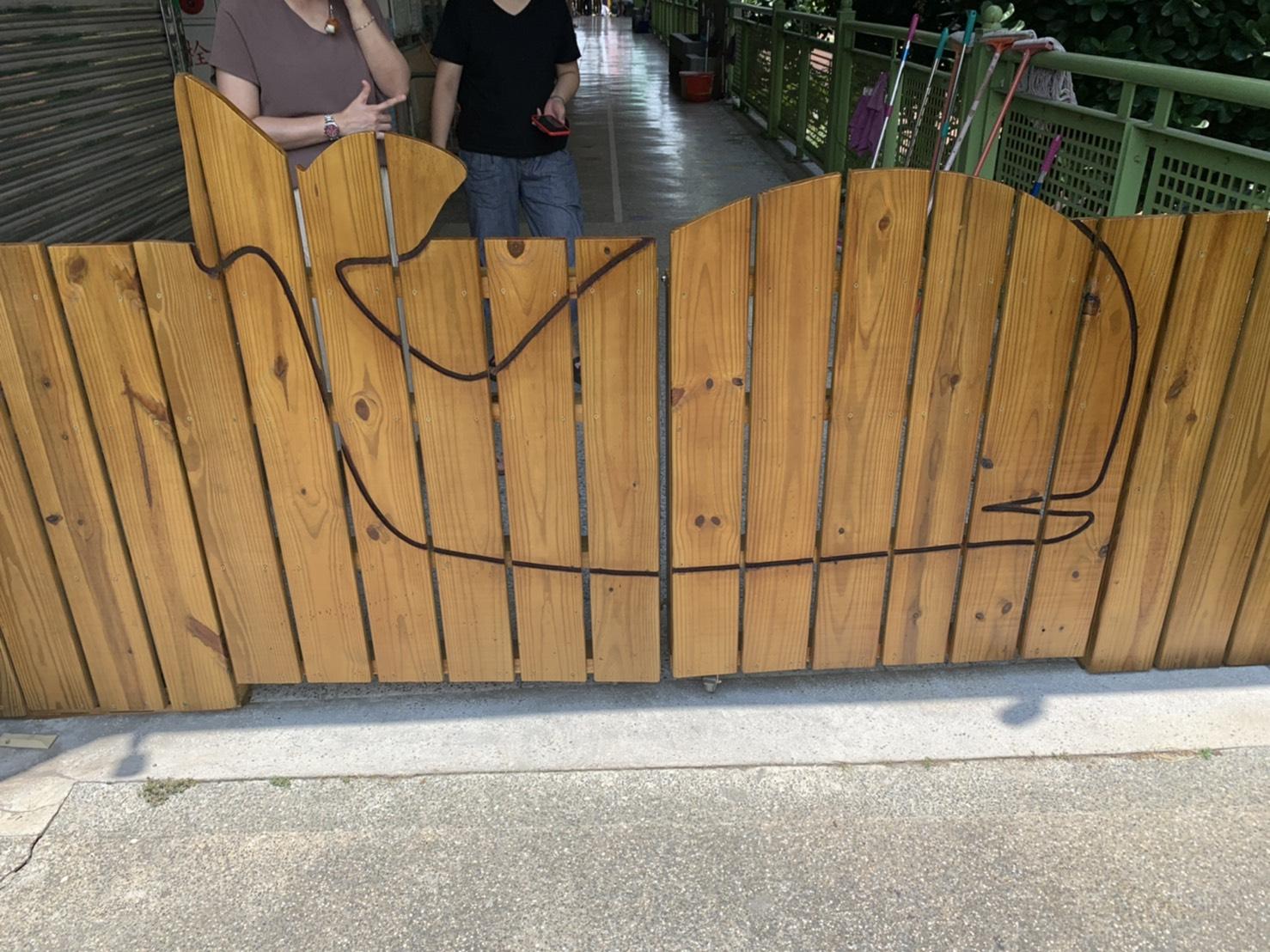 1.2 原木雕刻圍柵