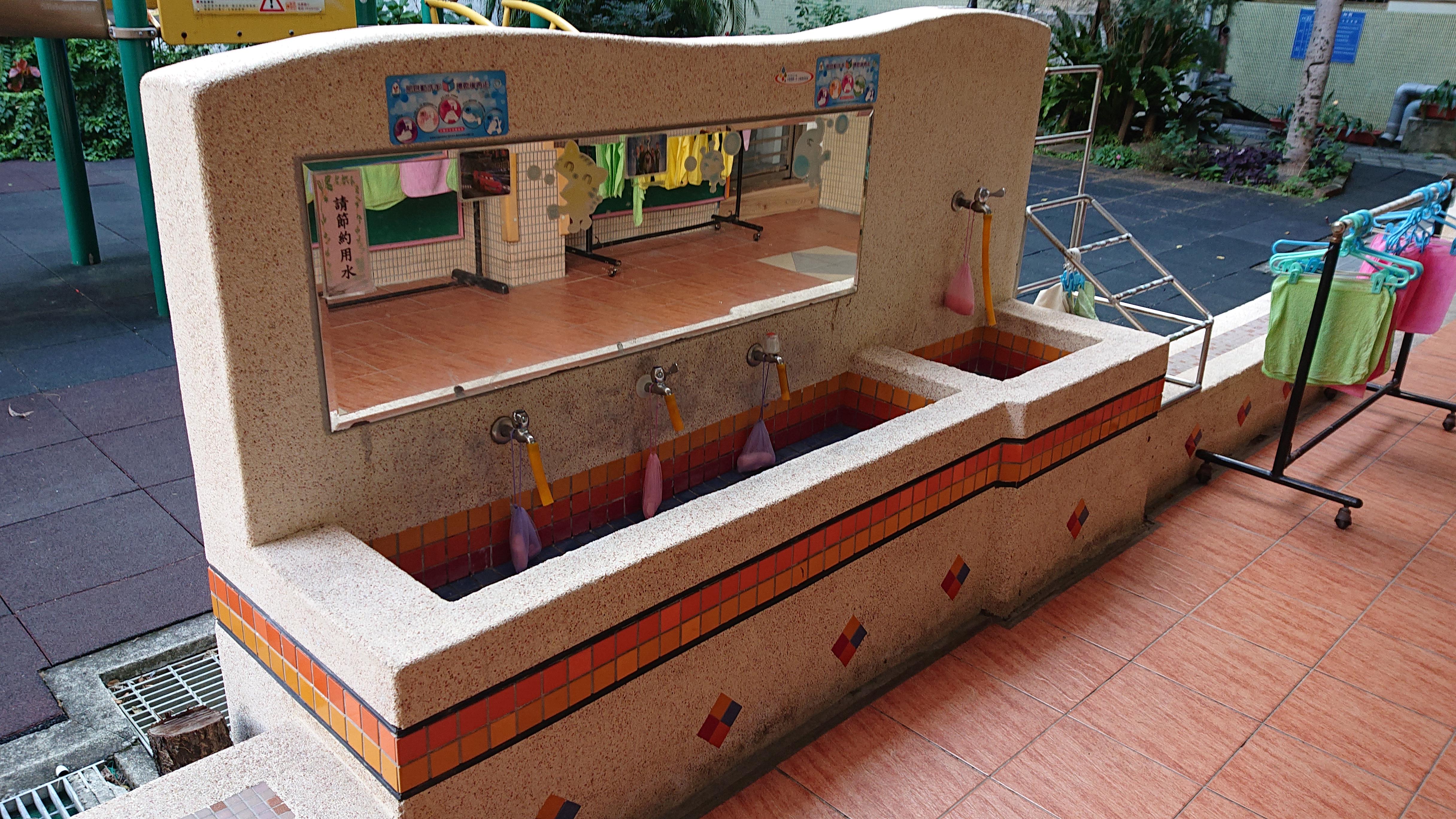 3.5 馬賽克抿石洗手台