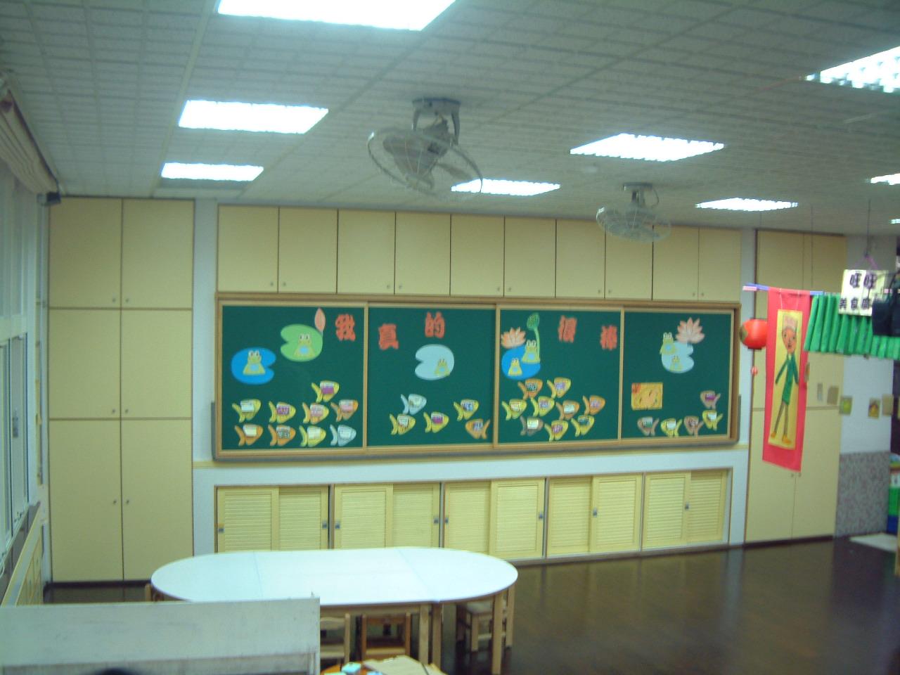 11.1 佈告欄百葉置物櫃