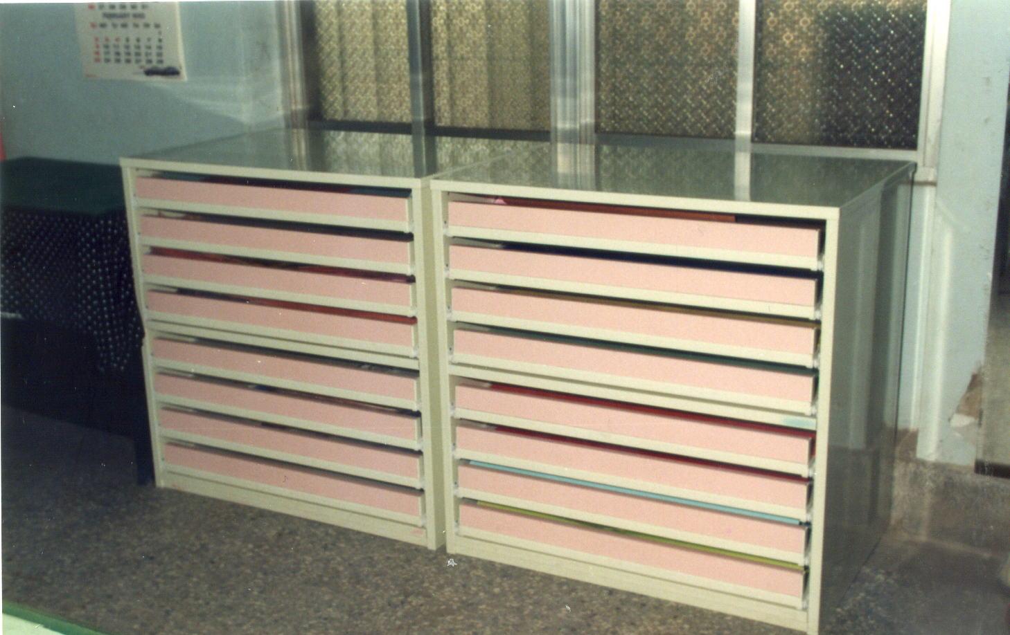 17.3 塑鋼圖紙櫃(對開)