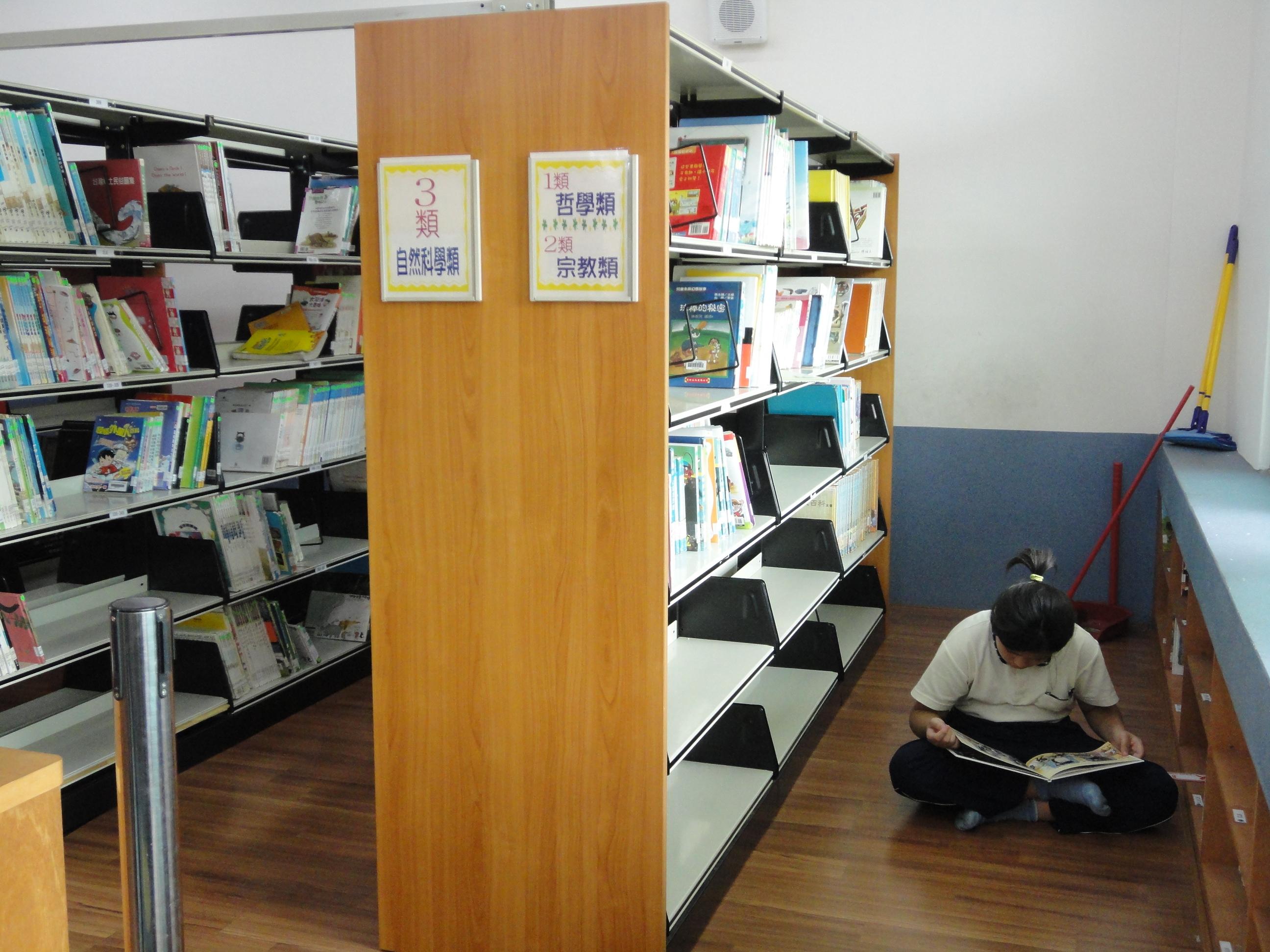 13.5 五層鋼製書櫃 安溪